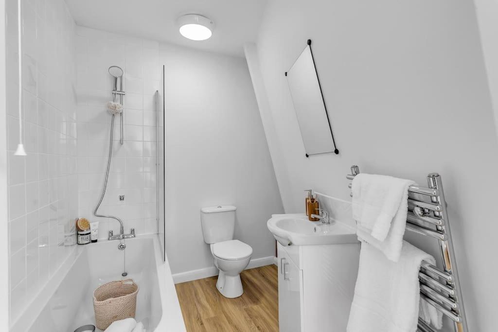 1-Bed Seaside Apartment With Parking Cromer Esterno foto