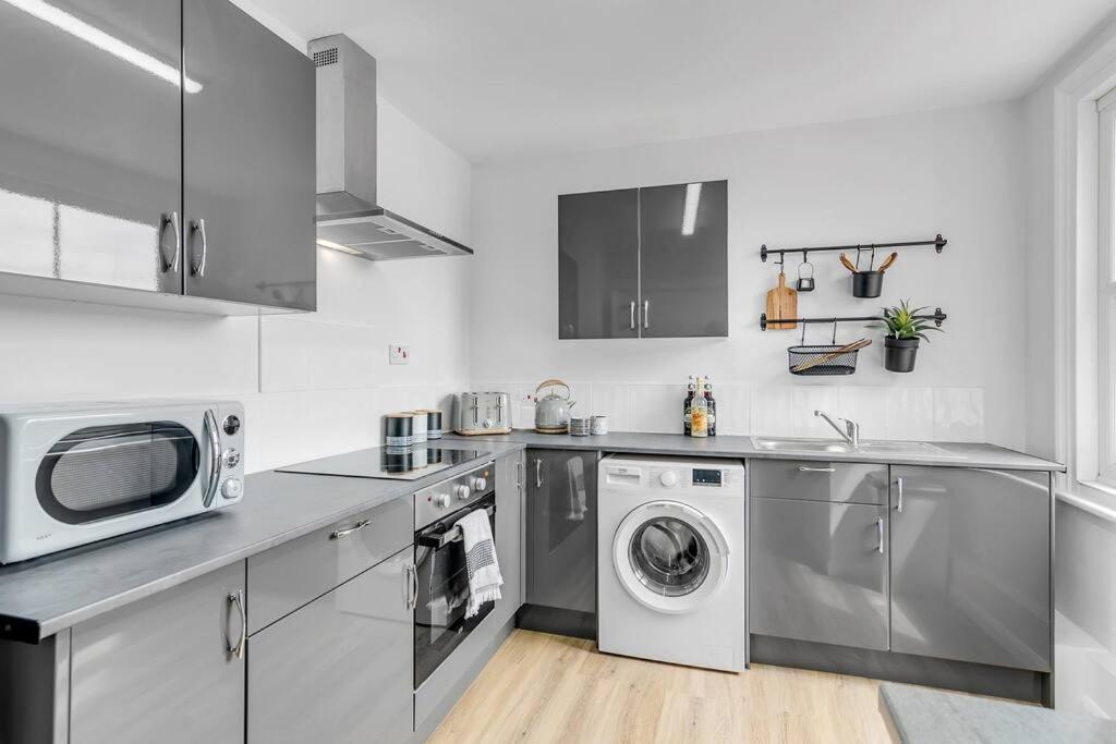 1-Bed Seaside Apartment With Parking Cromer Esterno foto