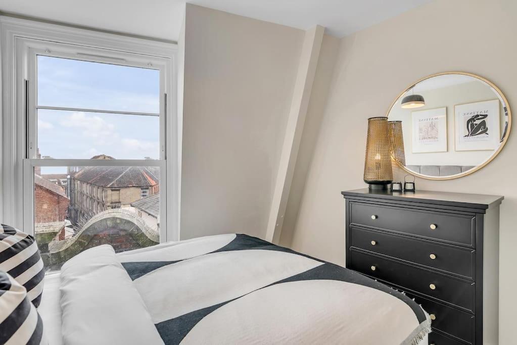 1-Bed Seaside Apartment With Parking Cromer Esterno foto