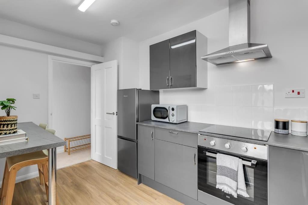 1-Bed Seaside Apartment With Parking Cromer Esterno foto