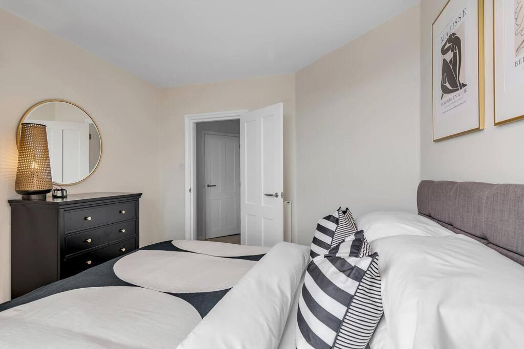 1-Bed Seaside Apartment With Parking Cromer Esterno foto